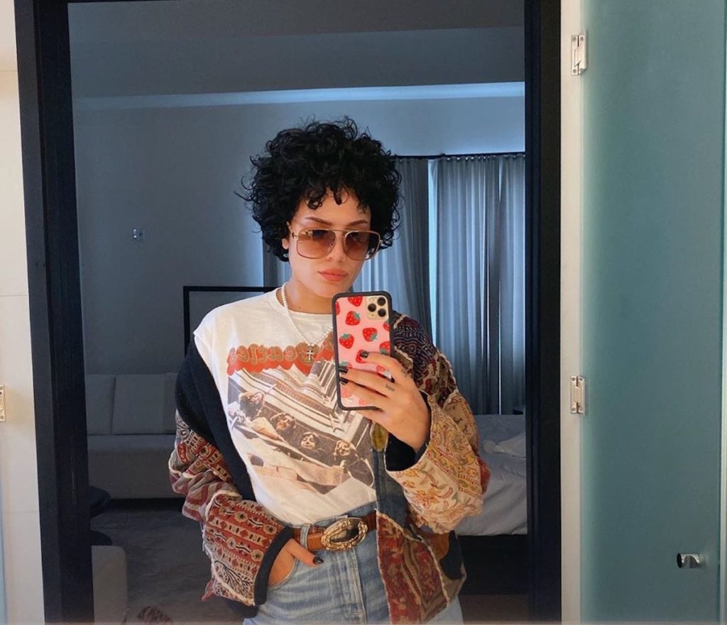 Halsey Shows Off Her Natural Curls