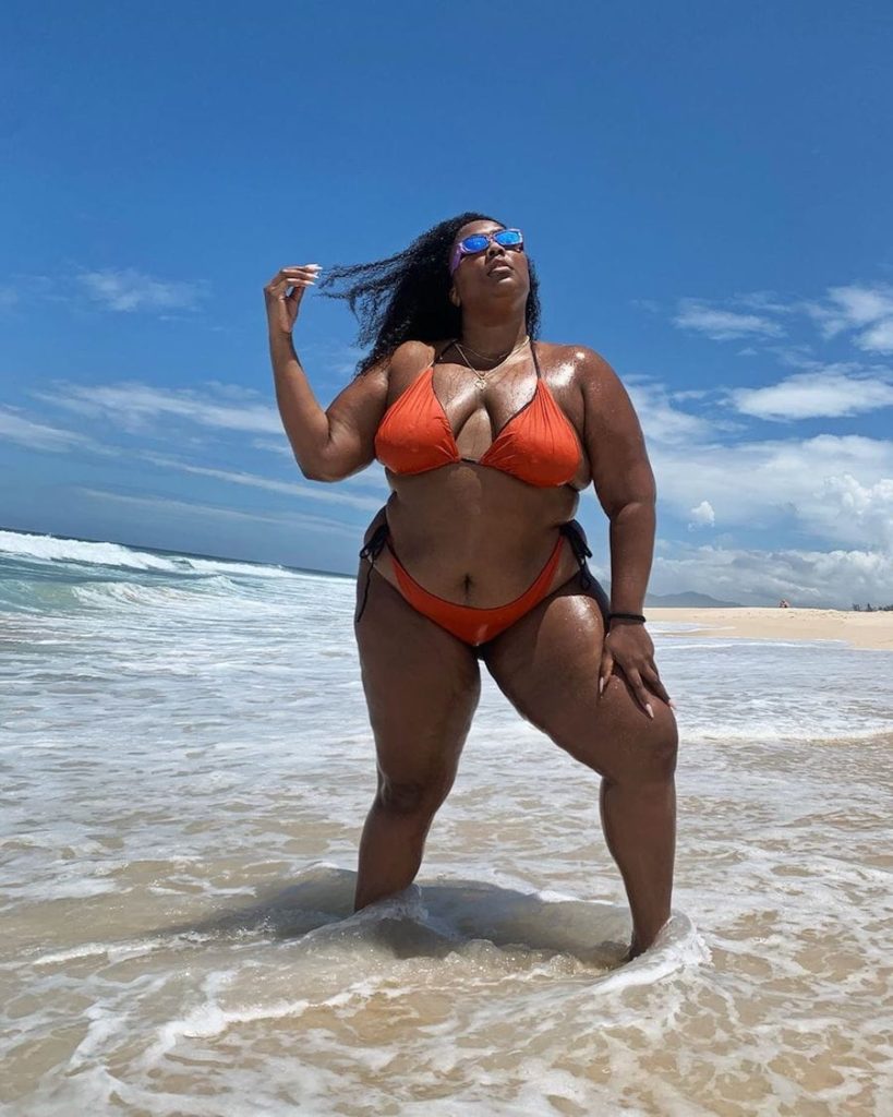 Lizzo shows off her bikini body on the beach in Rio de Janeiro 1