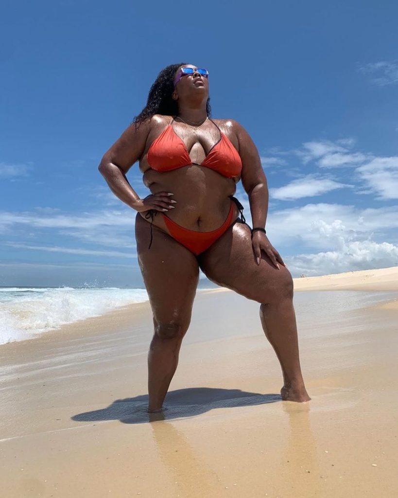Lizzo shows off her bikini body on the beach in Rio de Janeiro 3