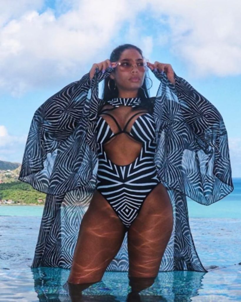 Usain Bolt's Girlfriend Kasi Bennett Flaunts Her Baby Bump In Black and White Swimsuit