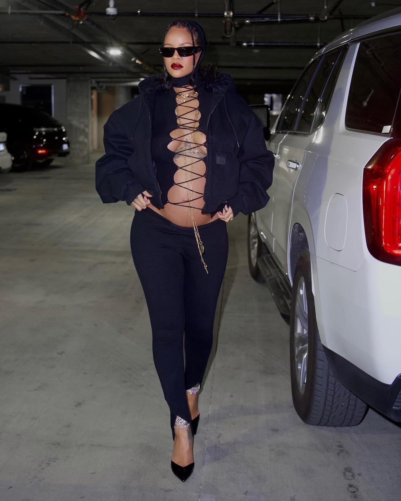 Pregnant Rihanna Shows Off Her Baby Bump In Lace-Up Top Outfit 2