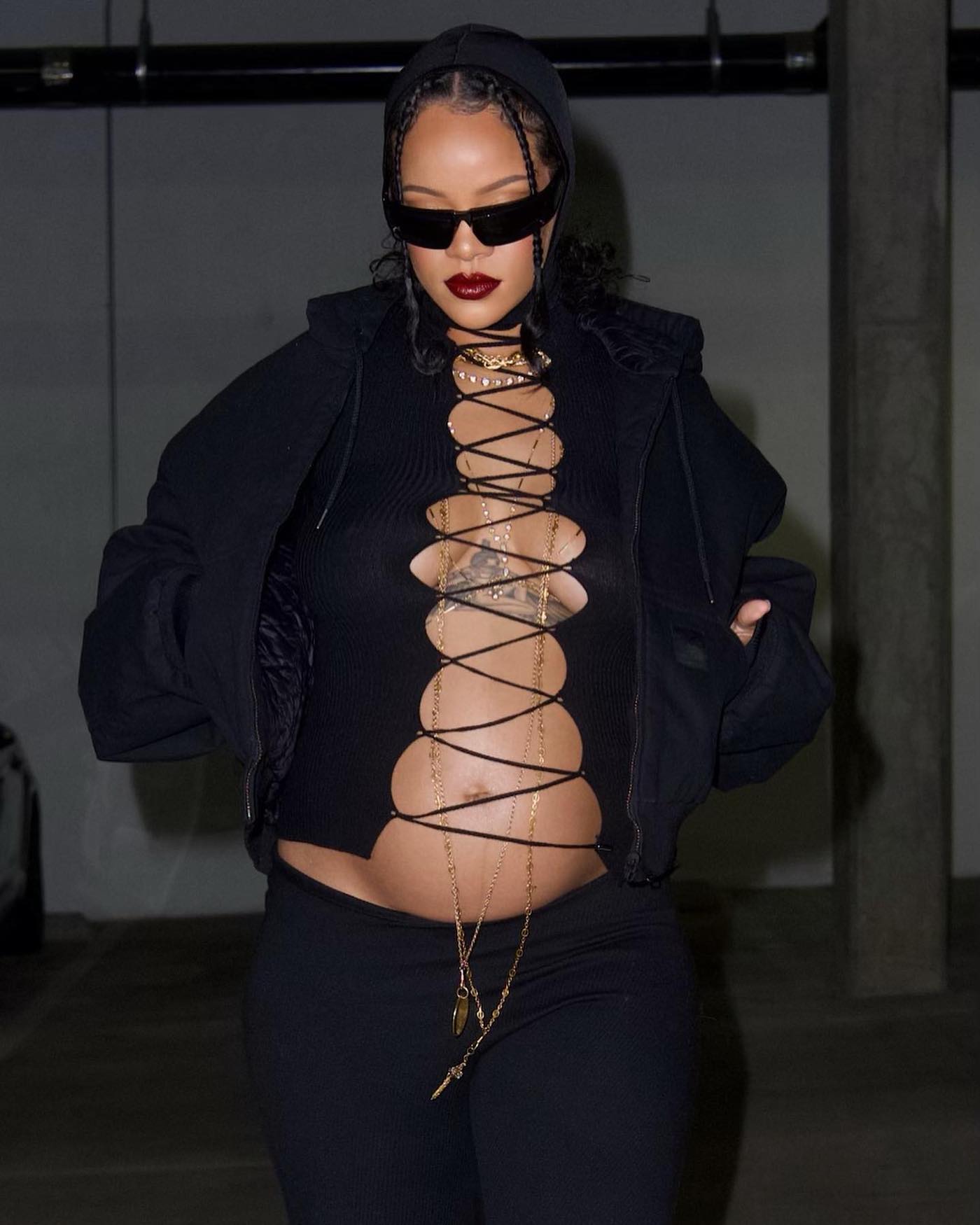 Pregnant Rihanna Shows Off Her Baby Bump In Lace-Up Top Outfit 4