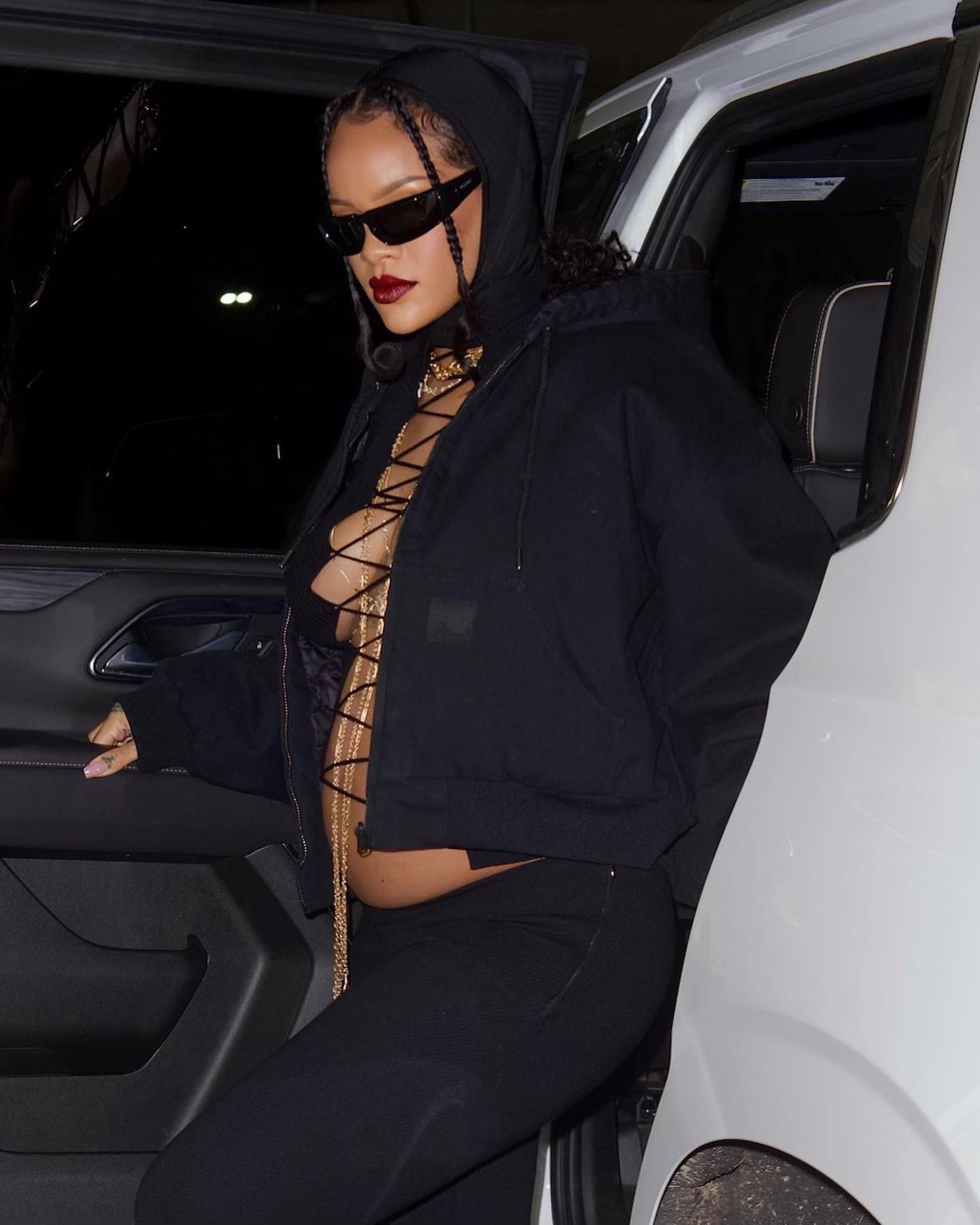 Pregnant Rihanna Shows Off Her Baby Bump In Lace-Up Top Outfit 6